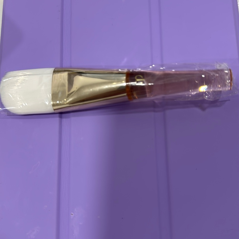 Cle de Peau brand new brush from Vitality Mask